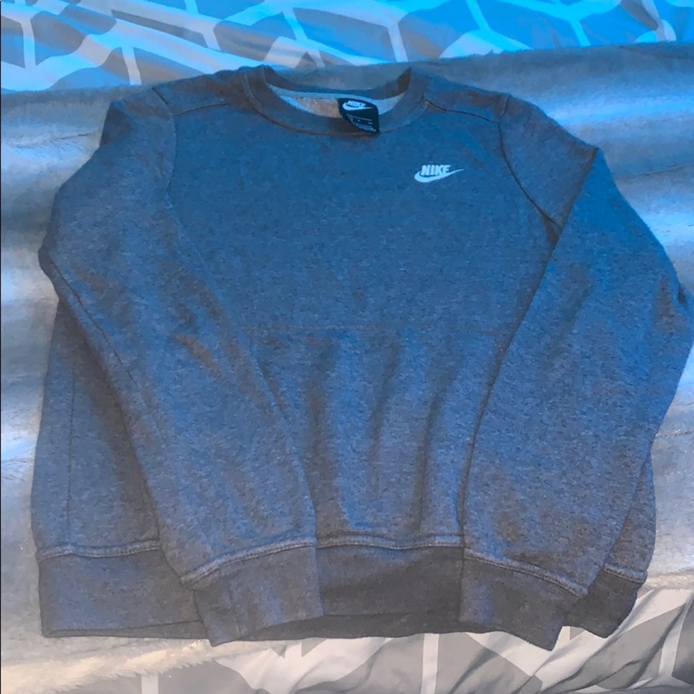 Nike crew with pocket